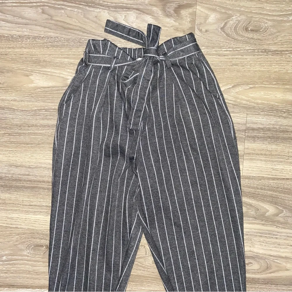 Grey and white pinstripe pants - Picture 2 of 2